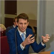 laurendo di Lettere offre lezioni in letteratura, grammatica, latino, storia, geografia, italiano per stranieri, storia dell'arte